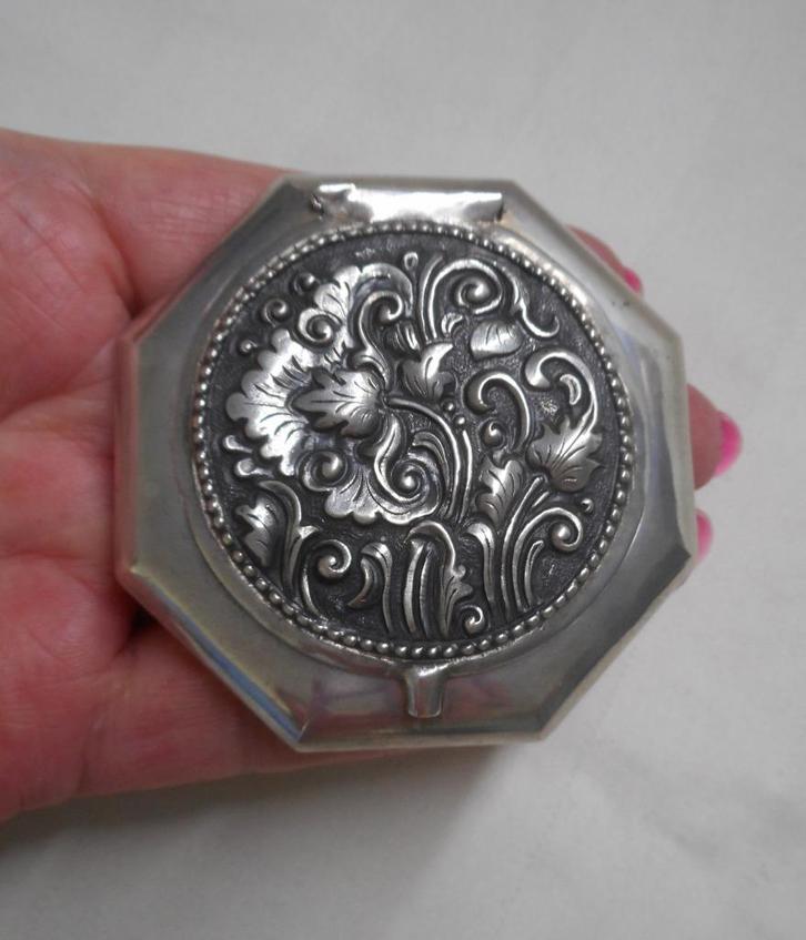 Zilveren antieke Djokja doos nr.1449, Antiek en Kunst, Antiek | Goud en Zilver, Zilver, Verzenden