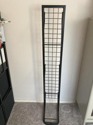 Display rek beschikbaar voor biedingen