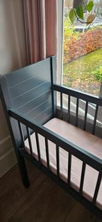 Mooie houten wieg, Kinderen en Baby's, Babywiegjes en Ledikanten, Ophalen, Zo goed als nieuw, Wieg