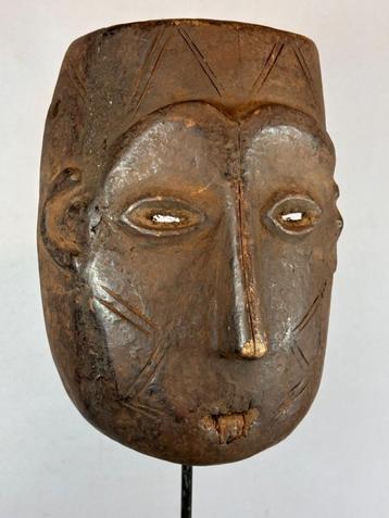 250884 Oud Afrikaans Lega masker uit Congo. beschikbaar voor biedingen