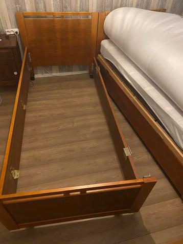 Twee persoons bed. beschikbaar voor biedingen