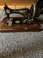 Oude naaimachine, Antiek en Kunst, Ophalen