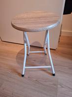 Leuk krukje met houten zitting, Huis en Inrichting, Krukjes, Ophalen of Verzenden, Zo goed als nieuw, Hout