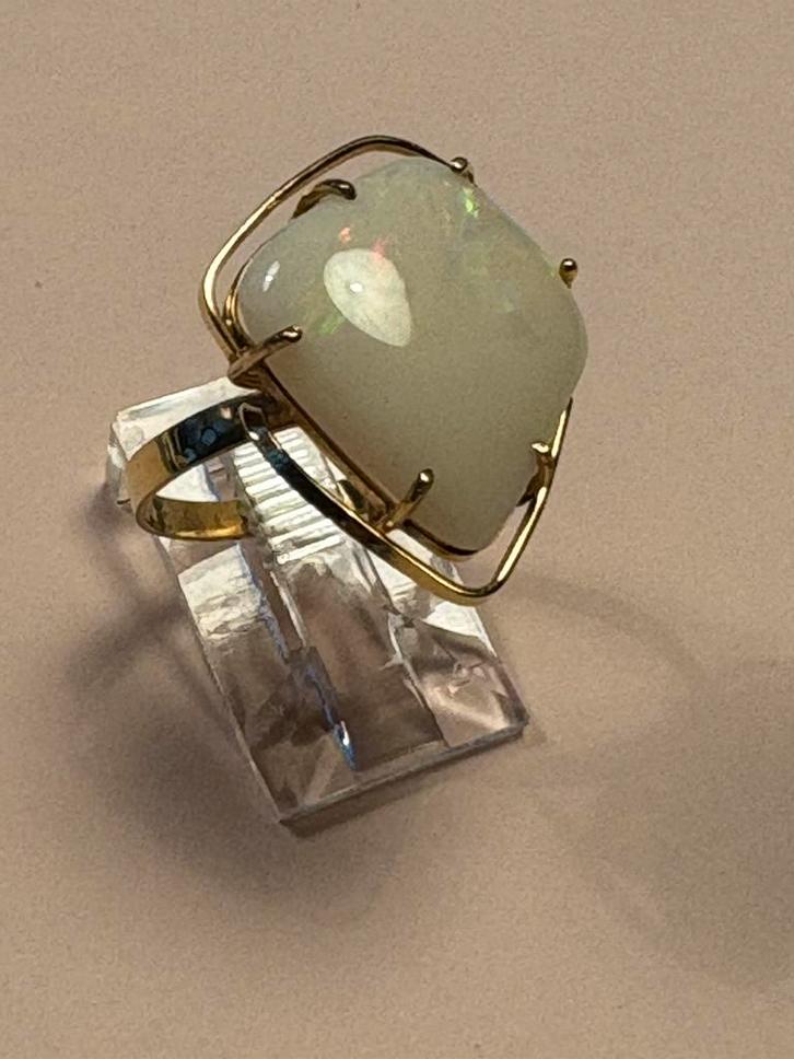 9 karaat gouden ring met opaal, Sieraden, Tassen en Uiterlijk, Ringen, Zo goed als nieuw, Dame, 17 tot 18, Goud, Verzenden