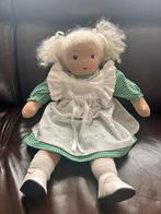 Handgemaakte pop in Waldorfstijl met groene jurk, Verzamelen, Ophalen of Verzenden, Nieuw, Pop