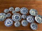 Collectie van 16 blauw-witte decoratieve borden, Antiek en Kunst, Antiek | Servies los, Ophalen of Verzenden