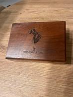 Zippo Varga Girl met goudinleg, Verzenden, Zo goed als nieuw, Aansteker