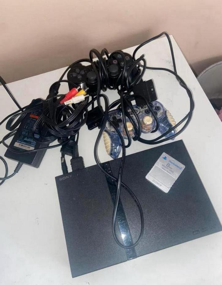 Sony Playstation 2+ 2 controllers+ 6 spellen+memorycard, Spelcomputers en Games, Spelcomputers | Sony PlayStation 2, Gebruikt
