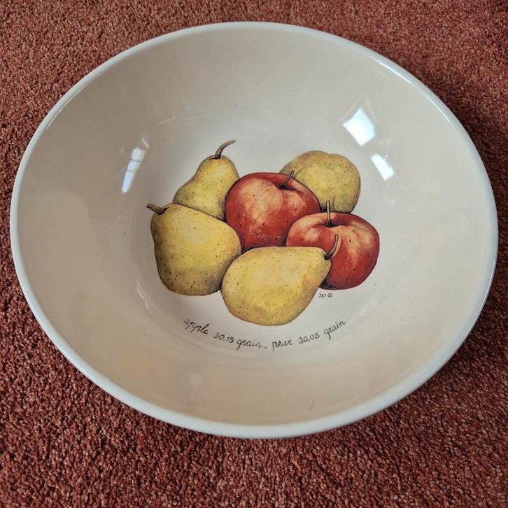Vintage Fruitschaal van Jet, Huis en Inrichting, Woonaccessoires | Schalen en Manden, Zo goed als nieuw, Rond, Porselein of Keramiek