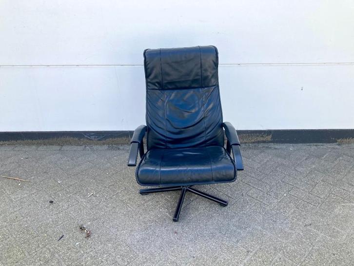 KEBE | Deense Design Draai Relax Fauteuil, Huis en Inrichting, Fauteuils, Zo goed als nieuw, Leer, Metaal, 50 tot 75 cm, Minder dan 75 cm