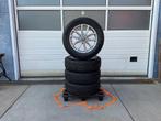 Hyundai.  Mitsubishi.  M + S.  Winterset. 215 - 65 - 17?, Banden en Velgen, 17 inch, Personenwagen, Gebruikt