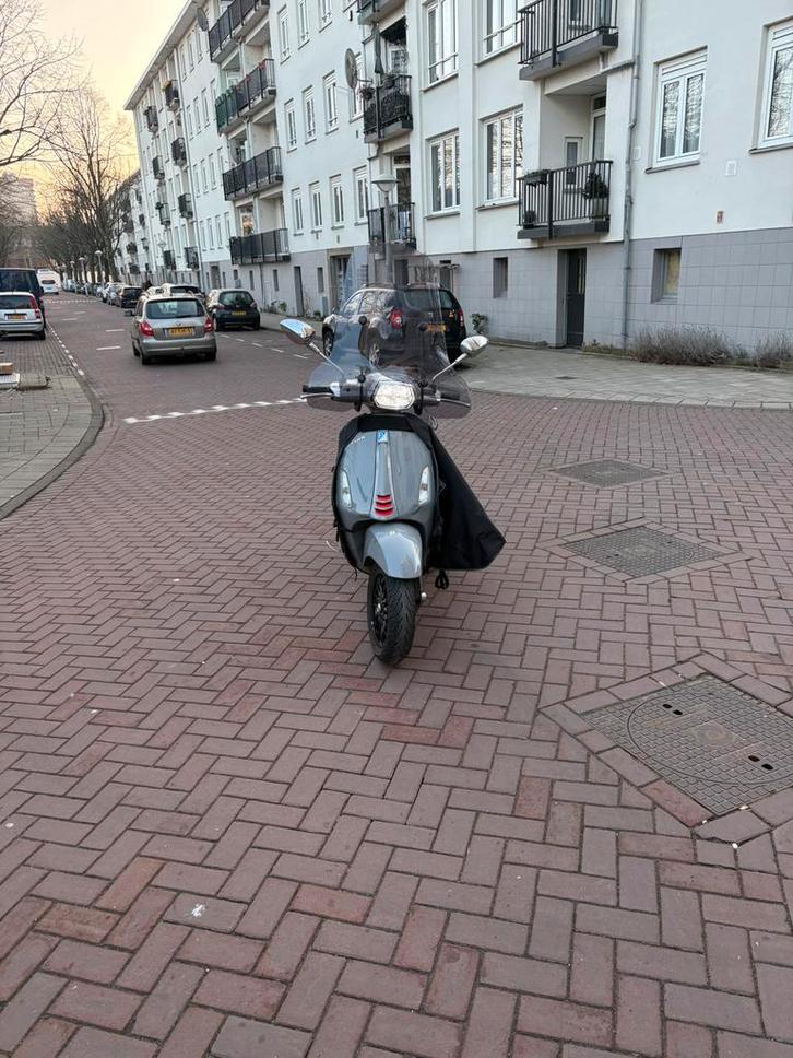 Vespa sprint iget 2020 nardo grey, Fietsen en Brommers, Scooters | Vespa, Zo goed als nieuw, Overige modellen, Maximaal 45 km/u