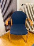 3 Blauwe stoelen met houten details, vintage, Huis en Inrichting, Stoelen, Per stuk 7,50 per 3 samen €15, Gebruikt, Drie, Blauw