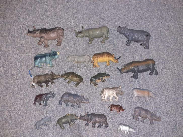 Verzameling neushoorns, dierfiguren (geen Schleich), Verzamelen, Dierenverzamelingen, Gebruikt, Beeldje of Figuurtje, Wild dier