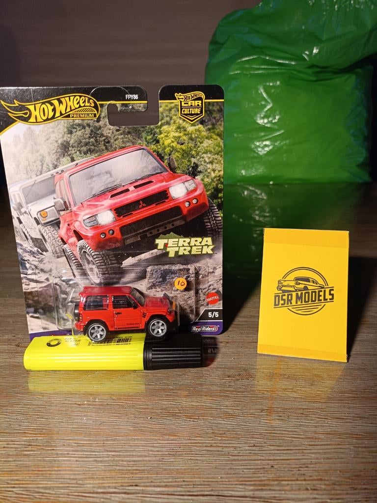 1:64 Mitsubishi Pajero Evolution van HotWheels Car Culture, S, Auto, R, Nieuw