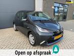 Toyota Aygo 1.0 VVT-i x-play 1-Eigenaar|Airco|Camera|Dealer, Auto's, Voorwielaandrijving, Euro 5, Gebruikt, 4 stoelen