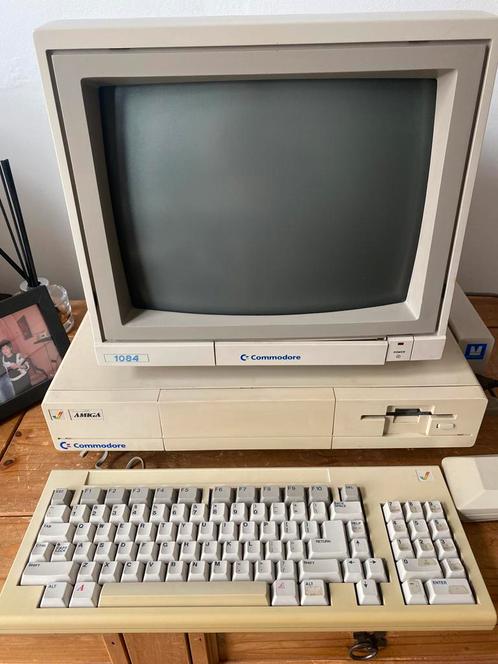 Amiga 1000, 2,5 mb ram,compleet,met bakje disketten,monitor, Computers en Software, Vintage Computers, Ophalen of Verzenden