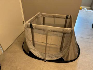 Aeromoov campingbedje / reisbed / speelbox  beschikbaar voor biedingen