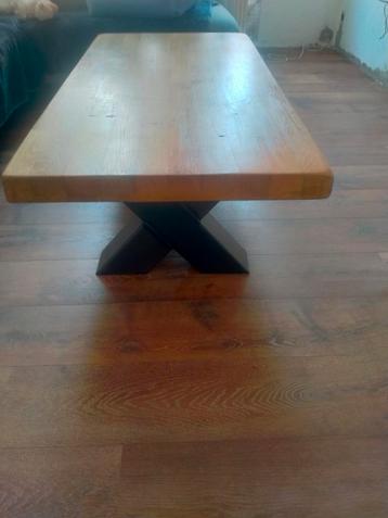 Te koop mooie eiken salontafel beschikbaar voor biedingen