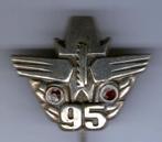95 jaar - TOMBAK transporters zilverkleurig speldje ( T_143), Verzamelen, Speldjes, Pins en Buttons, Verzenden, Zo goed als nieuw