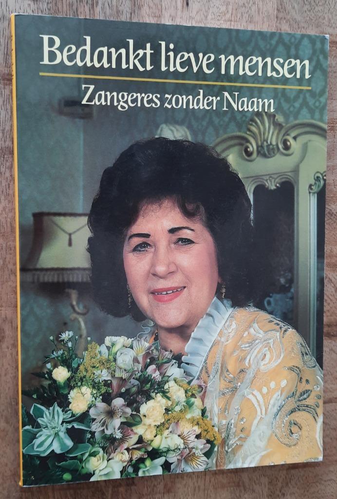 Zangeres Zonder Naam, Boeken, Muziek, Zo goed als nieuw, Artiest, Ophalen of Verzenden