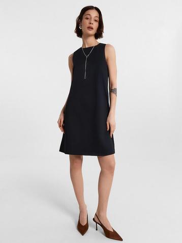 Een zwart jurkje / a black dress beschikbaar voor biedingen