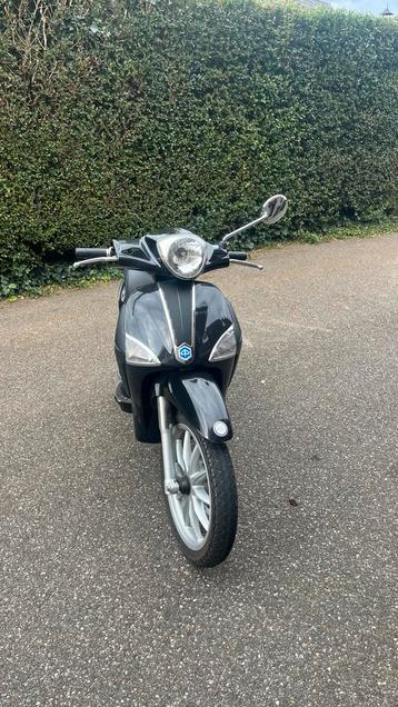 Piaggio Liberty scooter snor 4tempi 16 inch. Zwart zeer mooi beschikbaar voor biedingen