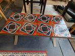 Retro salontafel metaal en zwart, wit, rood/oranje tegels, Minder dan 50 cm, Minder dan 50 cm, Gebruikt, Rechthoekig