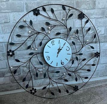 Decoratieve Wandklok Bloem Design beschikbaar voor biedingen