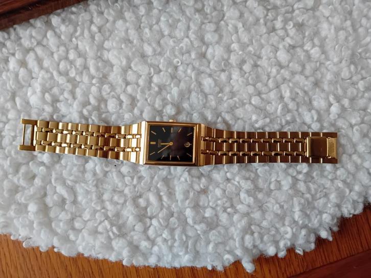 SEIKO QUARTZ  TANK GOUDKLEURIG ZWARTE WIJZERPLAAT HEREN, Sieraden, Tassen en Uiterlijk, Horloges | Heren, Gebruikt, Polshorloge