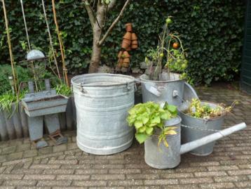 IJzeren, vintage bakken: oa. emmer, gieter, vuilnisemmer.... beschikbaar voor biedingen