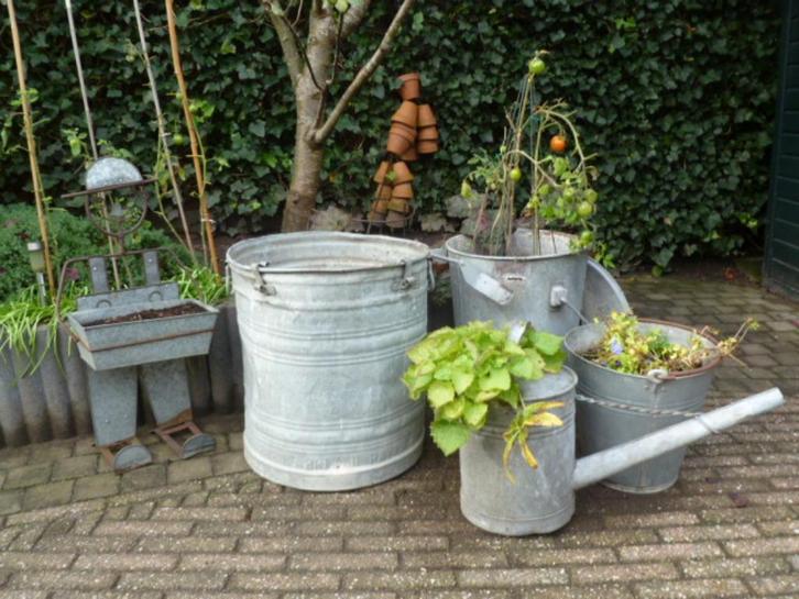 IJzeren, vintage bakken: oa. emmer, gieter, vuilnisemmer...., Tuin en Terras, Bloembakken en Plantenbakken, Gebruikt, Metaal, Balkon