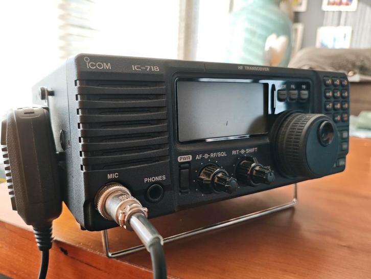 ICOM 718 IC-718, 30A voeding en vertical ant zendamateur set, Telecommunicatie, Zenders en Ontvangers, Ophalen