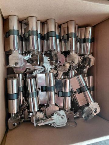 Partij Cilindersloten met Sleutels beschikbaar voor biedingen