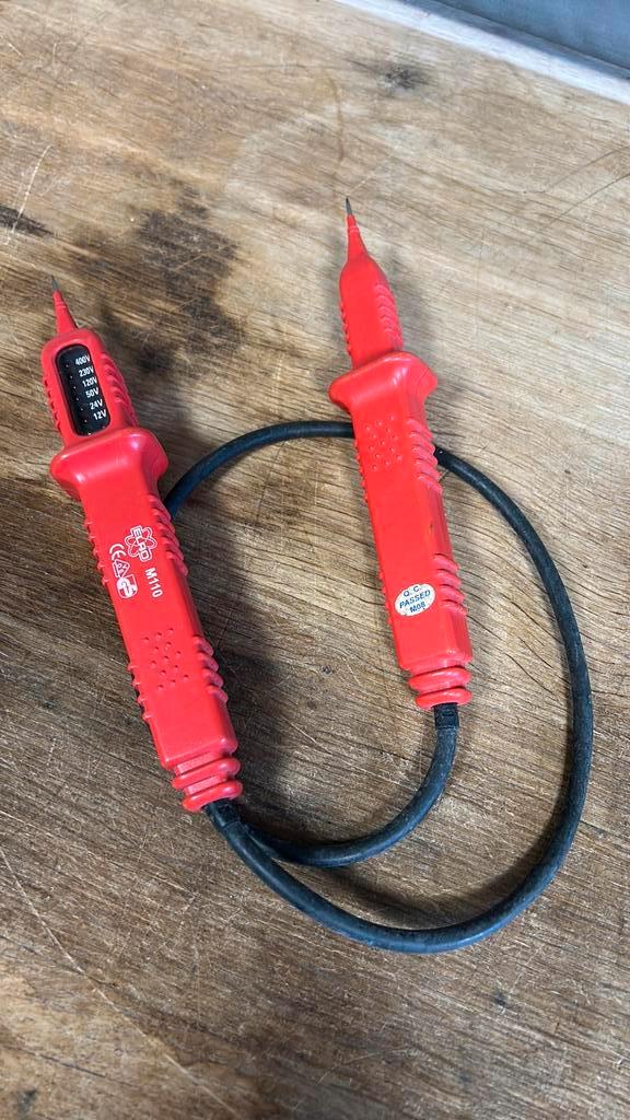 Spanning tester. Elro. M110., Doe-het-zelf en Verbouw, Meetapparatuur, Zo goed als nieuw, Elektriciteit, Ophalen of Verzenden