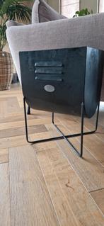 Riverdale krantenbak, Ophalen of Verzenden, Zo goed als nieuw