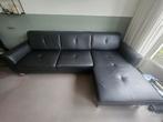 Jysk Damhale kunstleren bank met chaise longue zwart, Ophalen, Zo goed als nieuw
