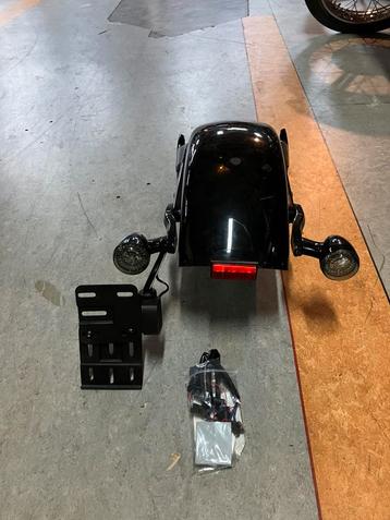 Achterspatbord + struts en verlichting FXBB Streetbob M8 beschikbaar voor biedingen