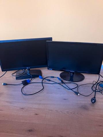 Computerschermen 2x beschikbaar voor biedingen