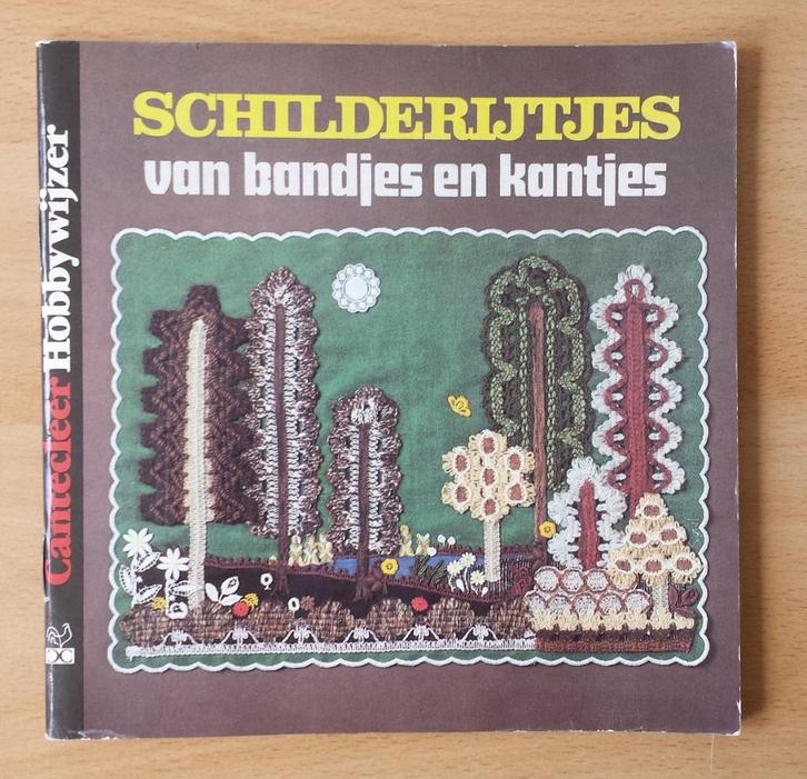 Schilderijtjes Bandjes en Kantjes - Sigrid Baumgarte - 1984, Hobby en Vrije tijd, Borduren en Borduurmachines, Gebruikt, Patroon