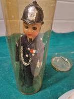 pop londen bobby vintage, jaren 70, Verzamelen, Poppen, Ophalen of Verzenden, 'T Olde Gre-j, Info@toldegrej.nl, Endepoelstraat 20f Didam