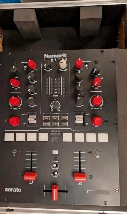 Numark Scratch Serato DJ Mixer + Chroma caps + case, Muziek en Instrumenten, Mengpanelen, Zo goed als nieuw, Minder dan 5 kanalen