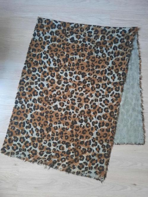 Grote Warme Wintersjaal Sjaal Panterprint 200 x 75 cm., Kleding | Dames, Mutsen, Sjaals en Handschoenen, Gedragen, Sjaal, Maat 46/48 (XL) of groter