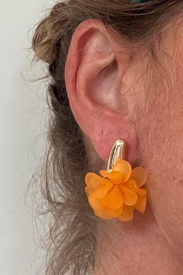 Statement oorbellenPlumeria bloem , nieuw beschikbaar voor biedingen