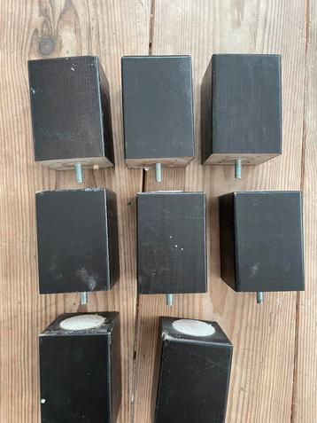 Houten poten zwart beschikbaar voor biedingen