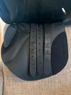 veeelzijdigheidszadel 17 inch  (medium) verstelbaar kopijzer, Dieren en Toebehoren, Paarden en Pony's | Zadels, Ophalen, Zo goed als nieuw