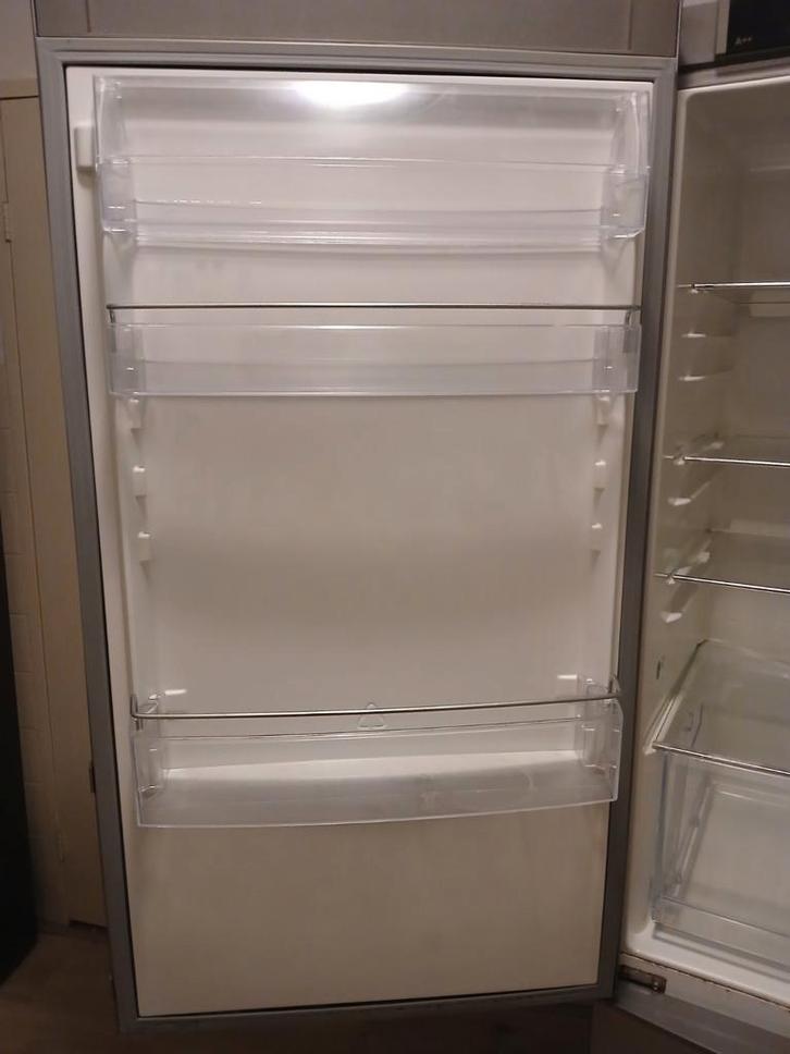 Koelkast - Netjes en functioneel, Witgoed en Apparatuur, Koelkasten en IJskasten, Gebruikt, Met vriesvak, 150 tot 200 liter, 140 tot 160 cm