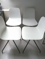 Set van 4 witte reliëf stoelen, Huis en Inrichting, Ophalen of Verzenden, Zo goed als nieuw, Wit
