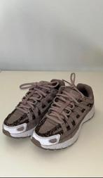 Zgan Nike sportswear sneakers P-6000 laag taupe grijs, Nieuw, Ophalen of Verzenden, Sneakers of Gympen, Grijs