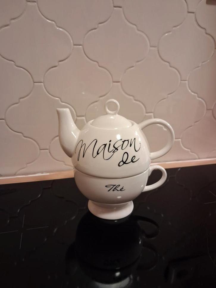 Theepot met kopje - Maison de Thé, Huis en Inrichting, Keuken | Servies, Zo goed als nieuw, Kop(pen) en/of Schotel(s), Overige stijlen